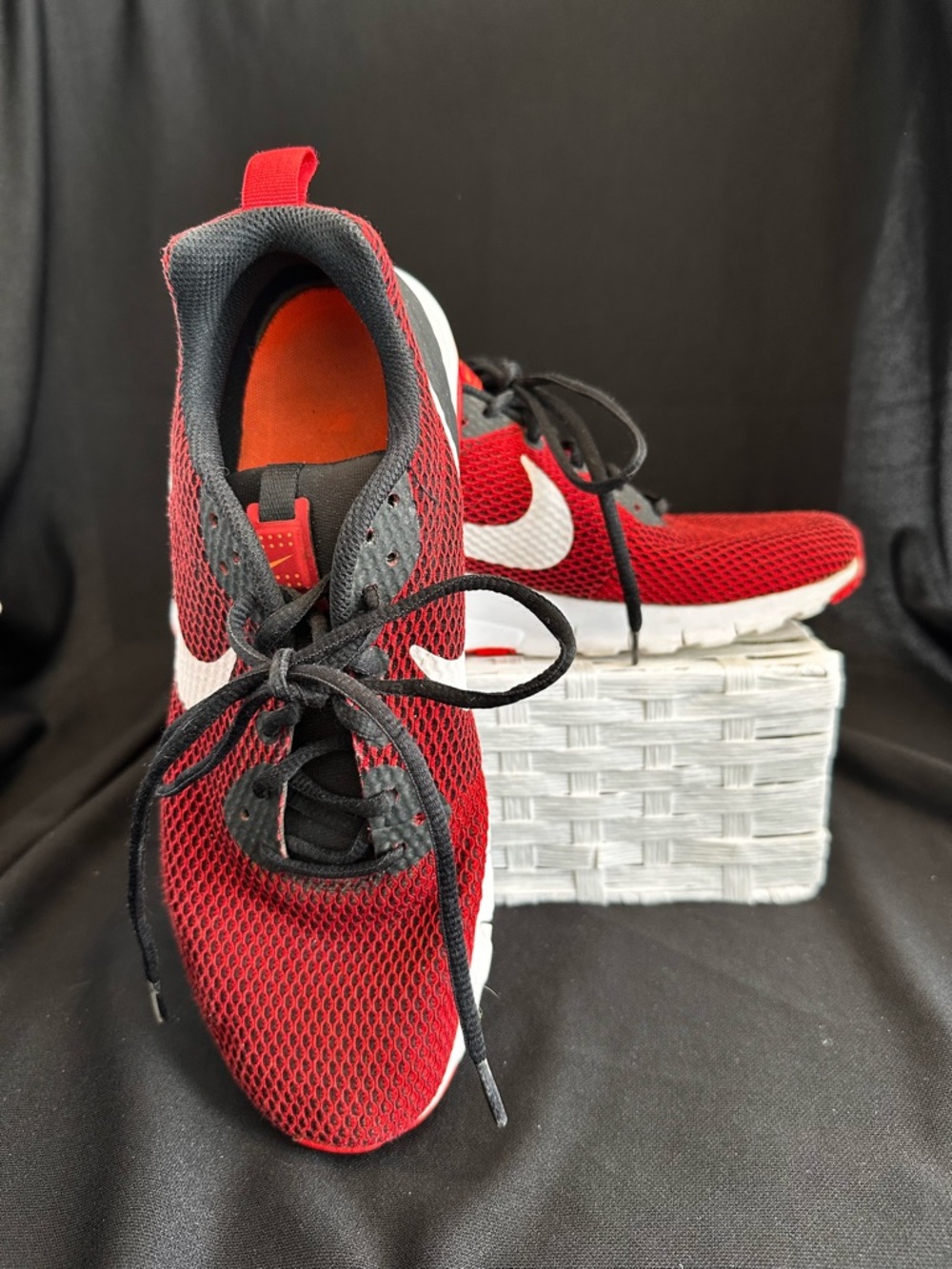 Nike Men's Running Shoe Sz. 9 in Black and Red
